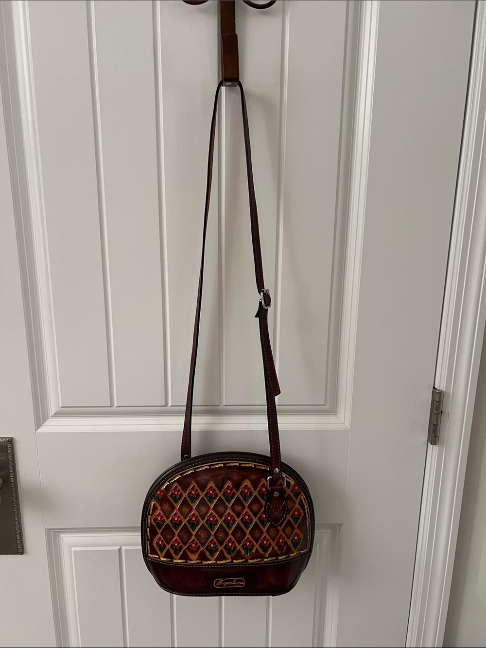 Handcrafted Brown Leather Zippered Crossbody Patterned Bag from Argentina